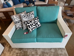 [BL7205] SOFA DOBLE UBUD FIBRA BLANCA COJINES AZULES HAI12C057A-W-D-2